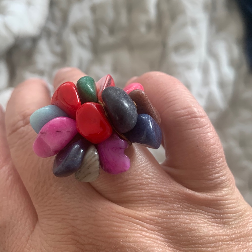 Original and trendy stone ring with leather strap.